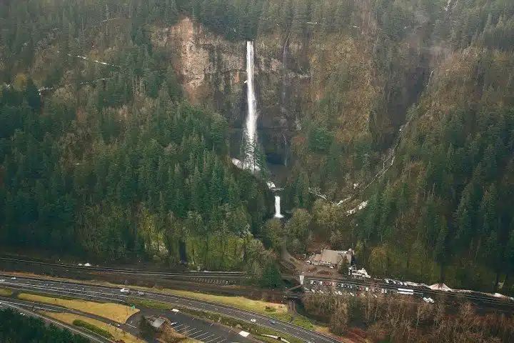 Sightseeing-tour-of-Multnomah-Falls